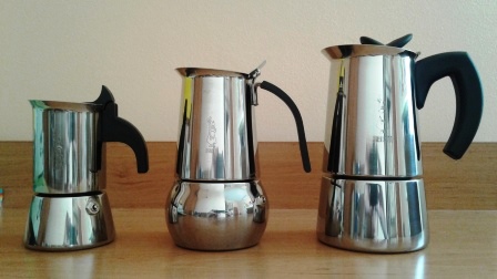 Kawiarki Bialetti na indukcję wykonane ze stali szlachetnej. Niby podobne, a każda inna! :) od lewej rozmiar 2tz, 4tz i 6tz.